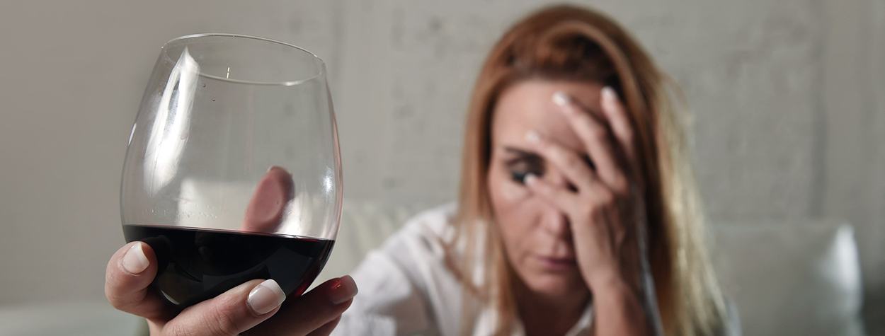Tegn på at du måske er ved at udvikle alkoholmisbrug eller alkoholafhængighed